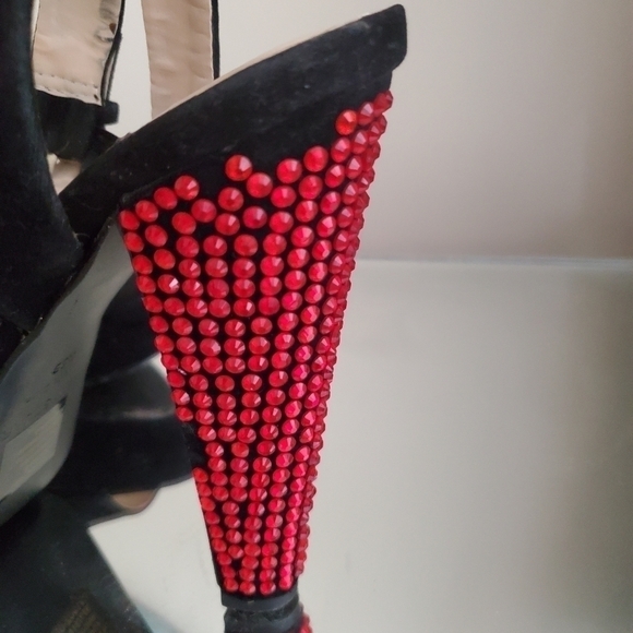 Colin Stewart Black Suede Red Jeweled Gem Studded Strappy Open Toe Heels - Picture 8 of 11